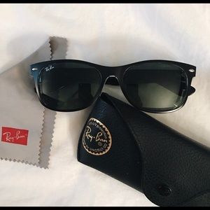 Ray Bans New Wayfarer Sunglasses in black